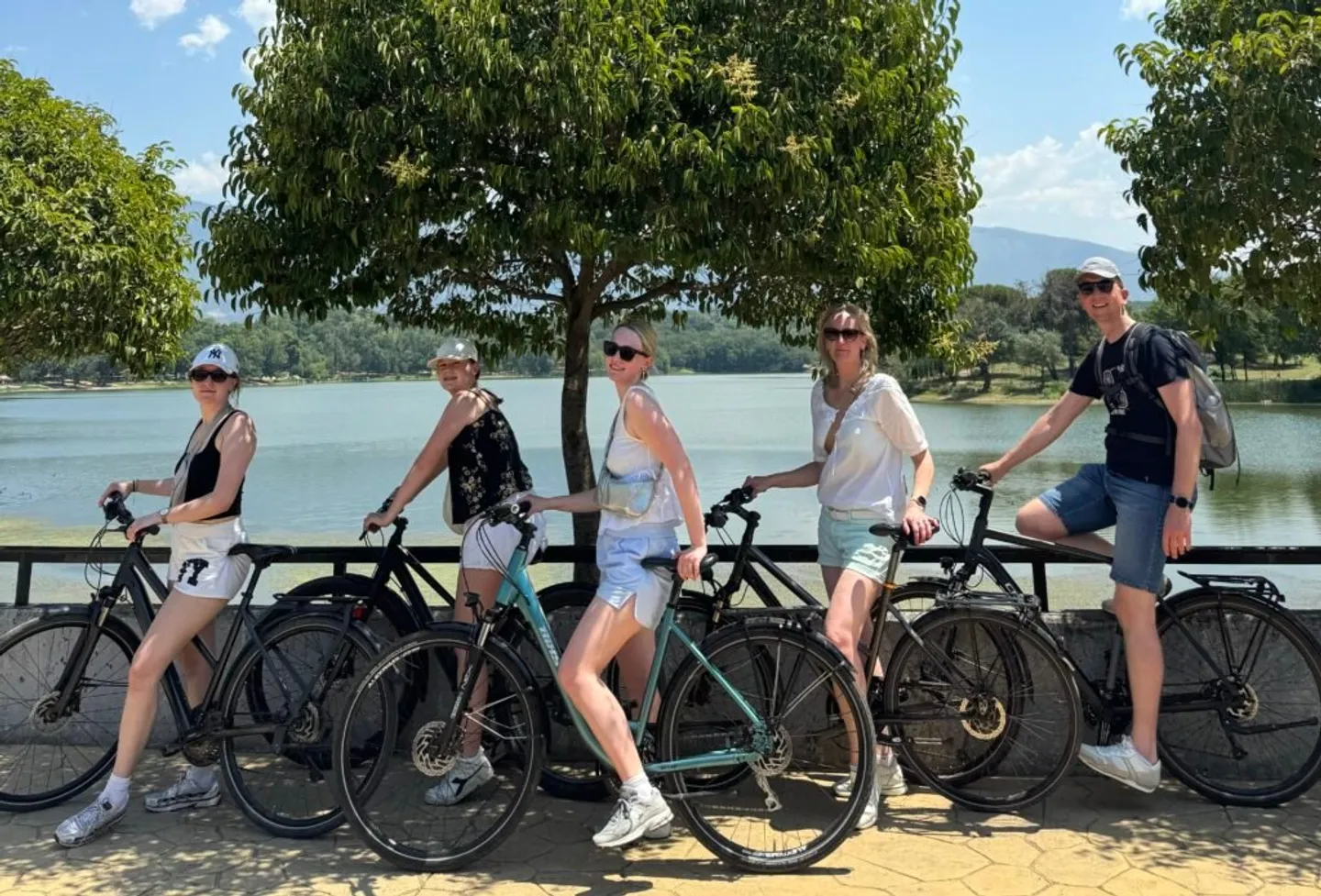 Fietstour door Tirana met het lokale BikeTirana-team